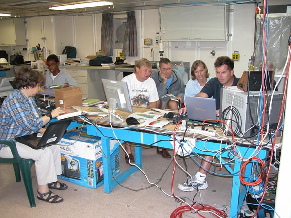 The first team of the day annotate the video coming from the ROV