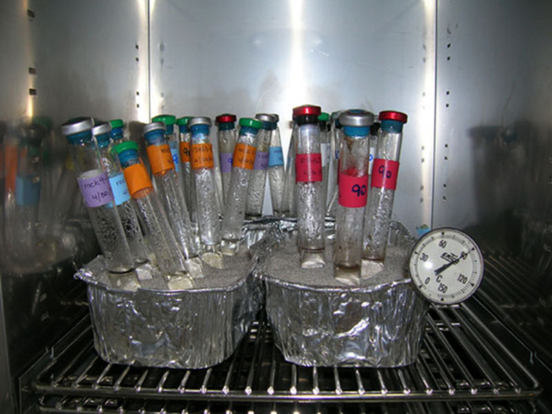 Back in the lab, we try to mimic the diverse hydrothermal vent environment to grow microbes. This anaerobic media is incubated at 90 °C (195°F).